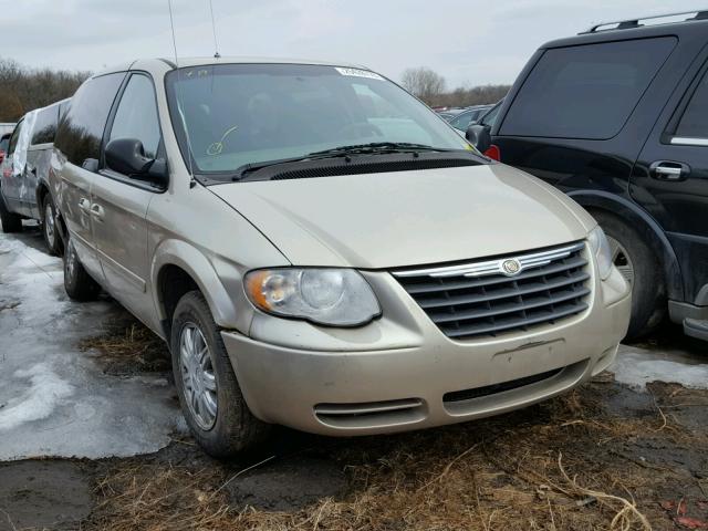 2A4GP44R56R783397 - 2006 CHRYSLER TOWN & COU GOLD photo 1