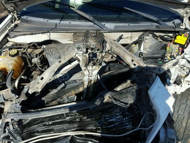 4F2CZ06134KM02916 - 2004 MAZDA TRIBUTE ES 白色 照片 7