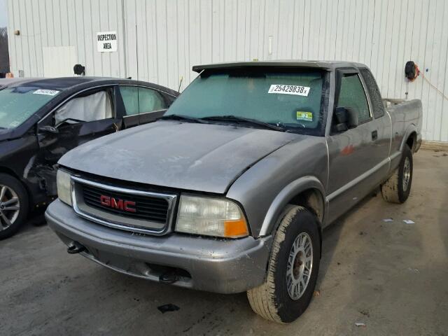 1GTDT19W828106948 - 2002 GMC SONOMA SILVER photo 2