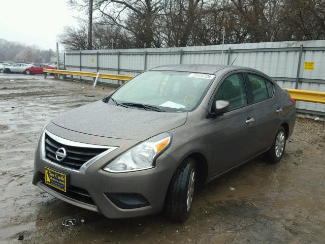 3N1CN7AP6FL921723 - 2015 NISSAN VERSA S BROWN photo 2