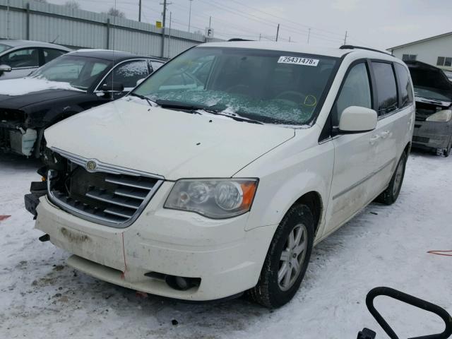 2A4RR5D18AR346747 - 2010 CHRYSLER TOWN & COU WHITE photo 2