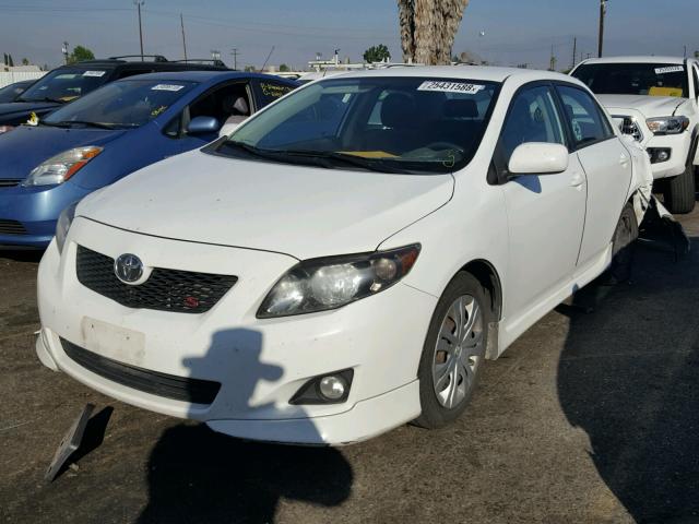 1NXBU40E39Z077379 - 2009 TOYOTA COROLLA BA WHITE photo 2