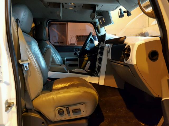 5GRGN23U63H108573 - 2003 HUMMER H2 WHITE photo 5