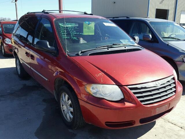 2C4GP54L55R582055 - 2005 CHRYSLER TOWN & COU RED photo 1