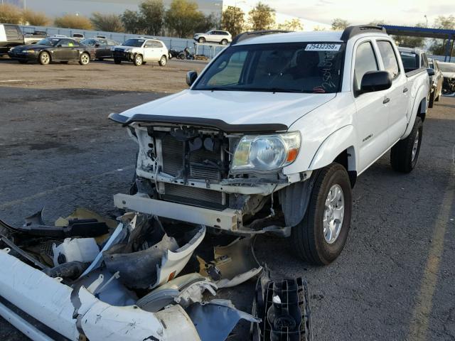 5TEJU62N26Z167750 - 2006 TOYOTA TACOMA DOU WHITE photo 2