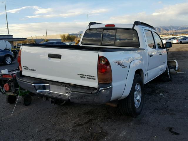 5TEJU62N26Z167750 - 2006 TOYOTA TACOMA DOU WHITE photo 4