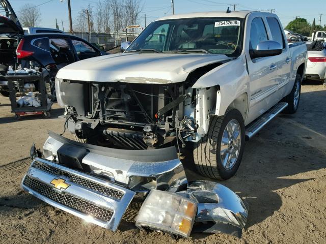 3GCPCSE08DG364307 - 2013 CHEVROLET SILVERADO WHITE photo 2