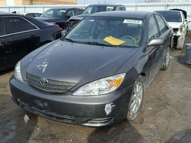 JTDBE32K730138603 - 2003 TOYOTA CAMRY LE GRAY photo 2