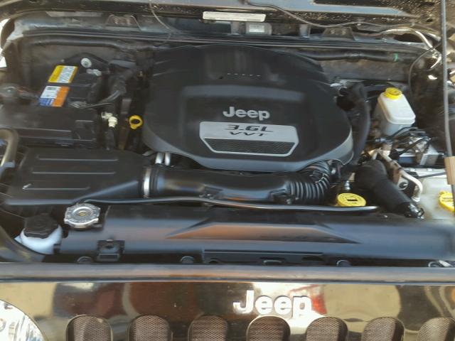 1C4BJWDG3CL225029 - 2012 JEEP WRANGLER U BLACK photo 7