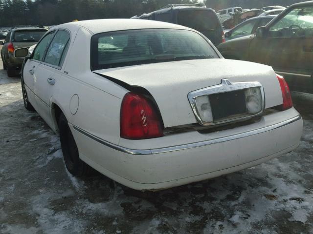 1LNHM82W9YY796229 - 2000 LINCOLN TOWN CAR S WHITE photo 3