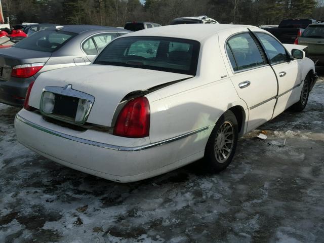 1LNHM82W9YY796229 - 2000 LINCOLN TOWN CAR S WHITE photo 4