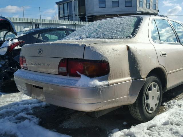 4T1SK11E3SU585635 - 1995 TOYOTA CAMRY DX TAN photo 9