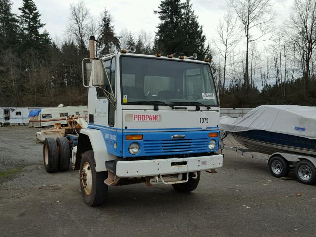 1FV67FAAXYHF66641 - 2000 FREIGHTLINER HC CARGO F WHITE photo 1