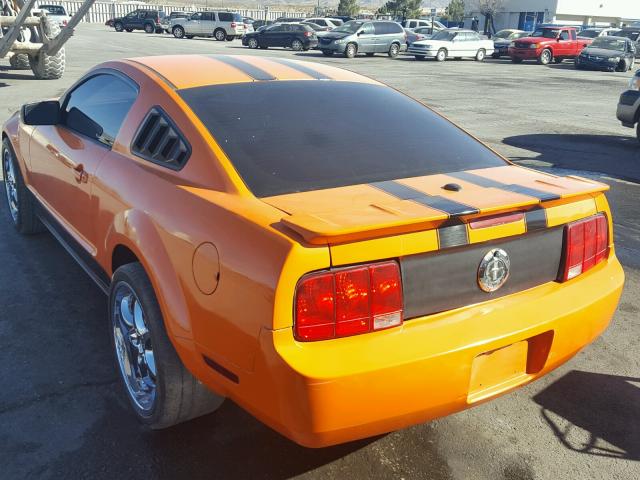 1ZVFT80NX65185789 - 2006 FORD MUSTANG ORANGE photo 3