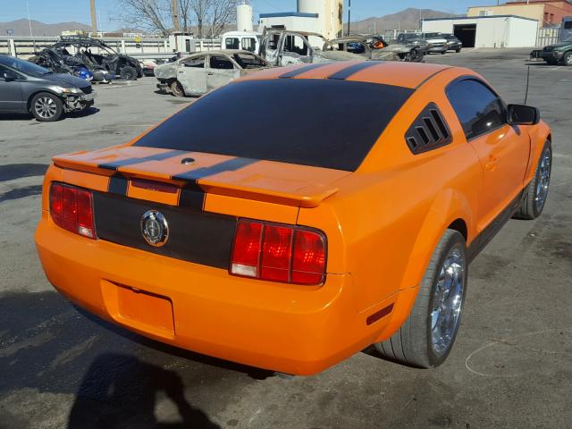 1ZVFT80NX65185789 - 2006 FORD MUSTANG ORANGE photo 4