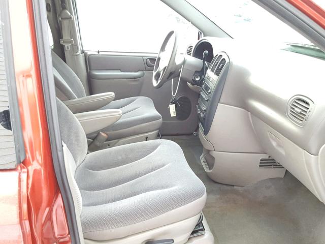 1B4GP25392B661233 - 2002 DODGE CARAVAN SE RED photo 5