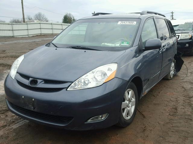 5TDYK4CC1AS314894 - 2010 TOYOTA SIENNA XLE GRAY photo 2