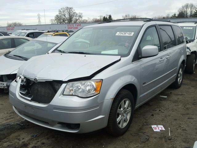 2A8HR54P98R775145 - 2008 CHRYSLER TOWN & COU SILVER photo 2