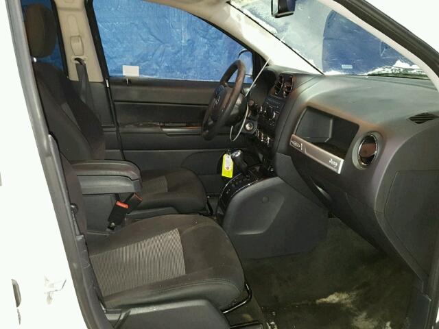 1C4NJCBA5GD788724 - 2016 JEEP COMPASS SP თეთრი ფოტო 5