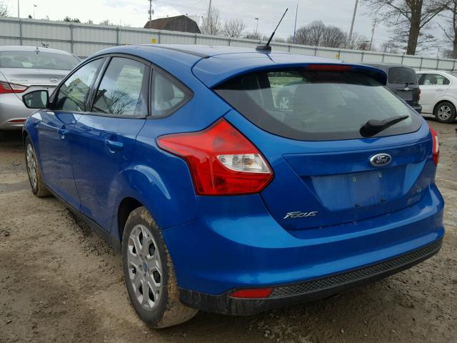 1FAHP3K23CL117224 - 2012 FORD FOCUS SE BLUE photo 3