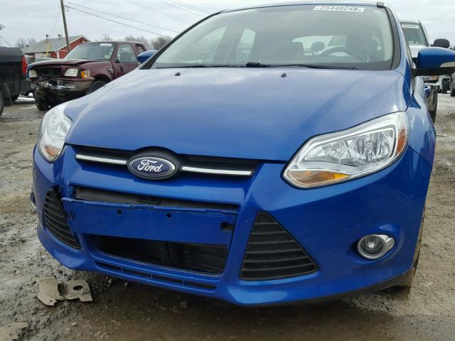 1FAHP3K23CL117224 - 2012 FORD FOCUS SE BLUE photo 9