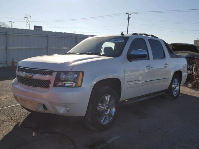 3GNFK32009G279615 - 2009 CHEVROLET AVALANCHE WHITE photo 2