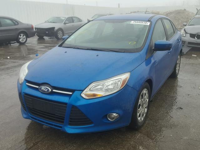 1FAHP3F20CL282934 - 2012 FORD FOCUS SE BLUE photo 2