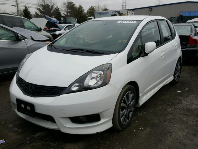 JHMGE8H55DC032959 - 2013 HONDA FIT SPORT WHITE photo 2