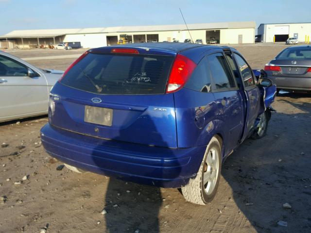 1FAHP37N76W202900 - 2006 FORD FOCUS ZX5 BLUE photo 4