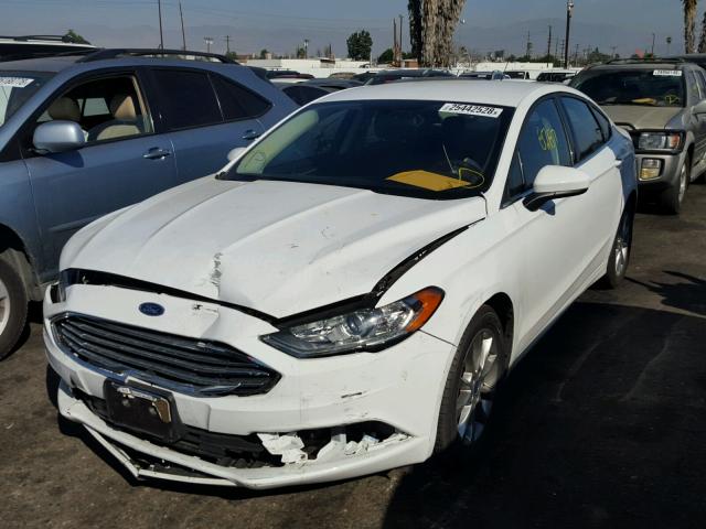 3FA6P0H74HR407974 - 2017 FORD FUSION SE WHITE photo 2