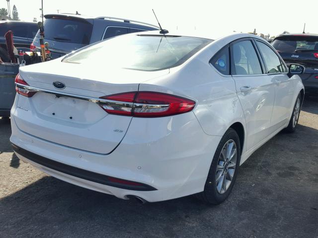 3FA6P0H74HR407974 - 2017 FORD FUSION SE WHITE photo 4