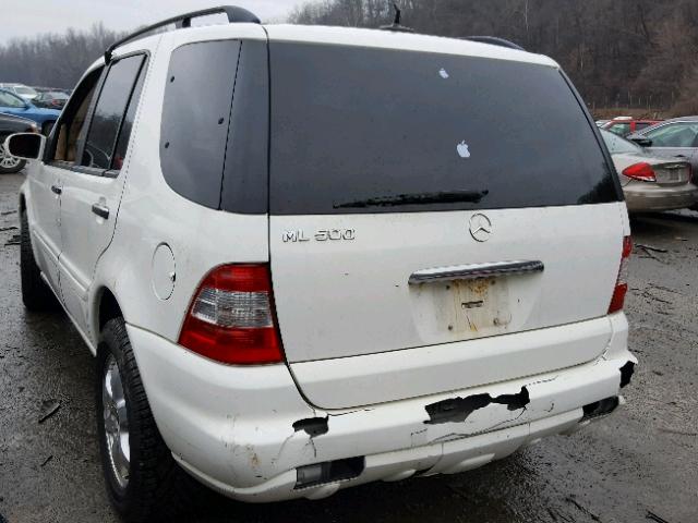 4JGAB75E52A331998 - 2002 MERCEDES-BENZ ML 500 WHITE photo 3