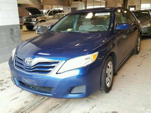 4T4BF3EK6AR012099 - 2010 TOYOTA CAMRY BASE BLUE photo 2