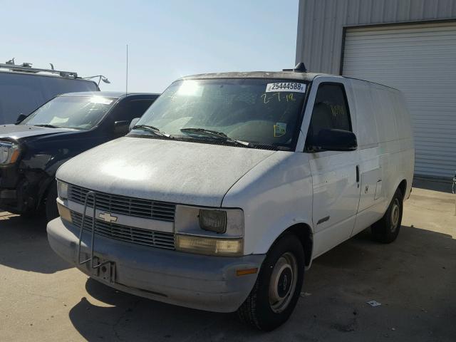 1GCDM19W8WB188590 - 1998 CHEVROLET ASTRO WHITE photo 2