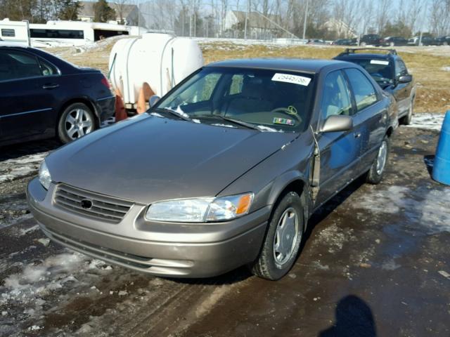 4T1BG22K8XU476624 - 1999 TOYOTA CAMRY CE TAN photo 2