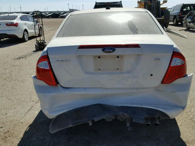 3FAHP0HA9CR237477 - 2012 FORD FUSION SE WHITE photo 9