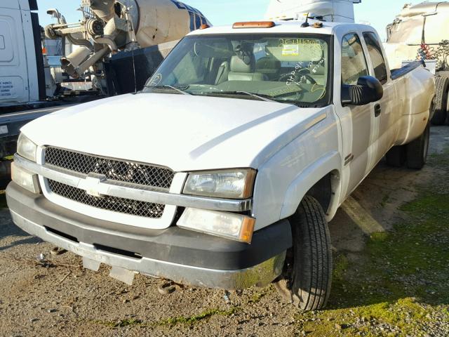 1GCJC39254E315516 - 2004 CHEVROLET SILVERADO WHITE photo 2