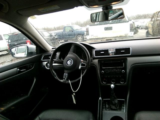 1VWAT7A30EC034004 - 2014 VOLKSWAGEN PASSAT S Silber Foto 9