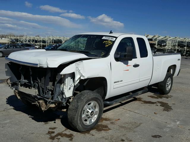 1GC2KXCG5BZ147630 - 2011 CHEVROLET SILVERADO WHITE photo 2