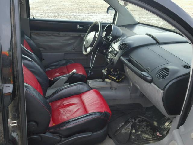 3VWBA21C0YM405078 - 2000 VOLKSWAGEN NEW BEETLE 黑色 照片 5