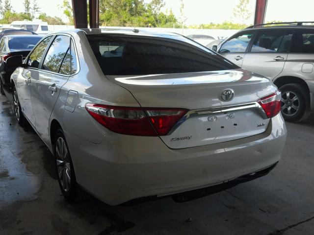 4T1BF1FKXHU365842 - 2017 TOYOTA CAMRY LE WHITE photo 3