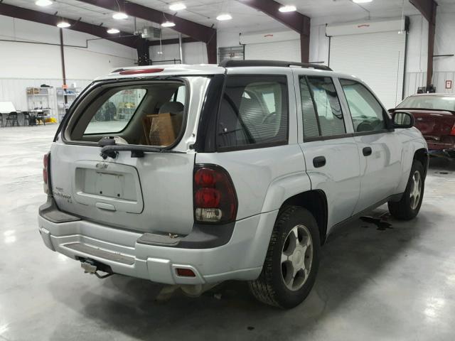 1GNDS13S472242696 - 2007 CHEVROLET TRAILBLAZE SILVER photo 4