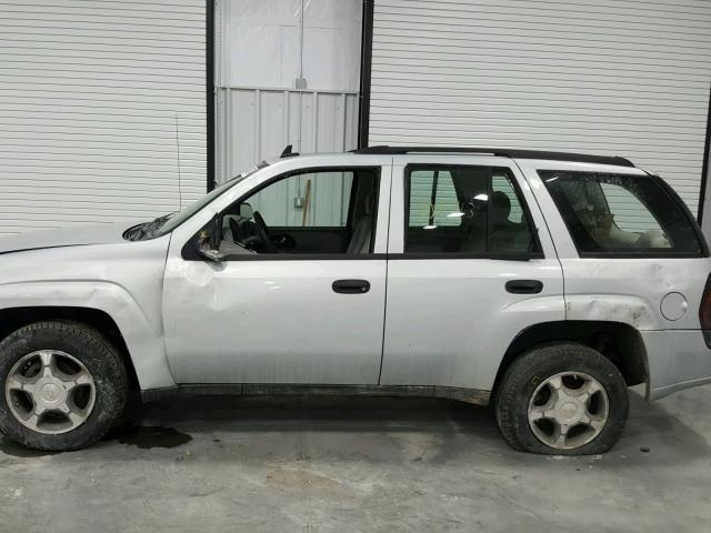 1GNDS13S472242696 - 2007 CHEVROLET TRAILBLAZE SILVER photo 9