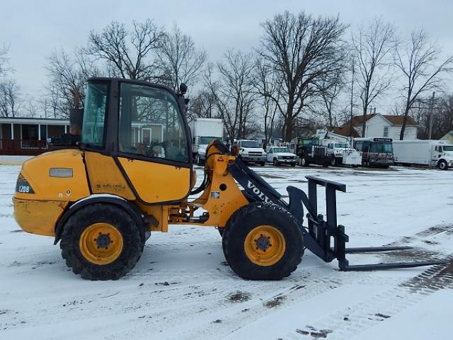 L20BV1701720 - 2007 VOLVO L20B P YELLOW photo 4