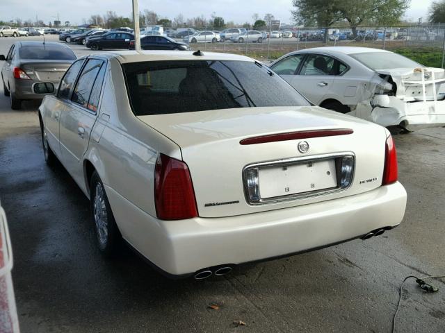 1G6KD54YX3U256706 - 2003 CADILLAC DEVILLE CREAM photo 3