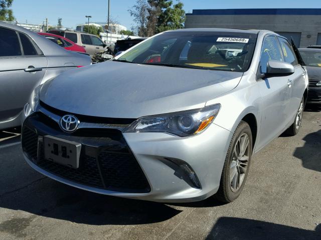 4T1BF1FKXHU427997 - 2017 TOYOTA CAMRY LE SILVER photo 2