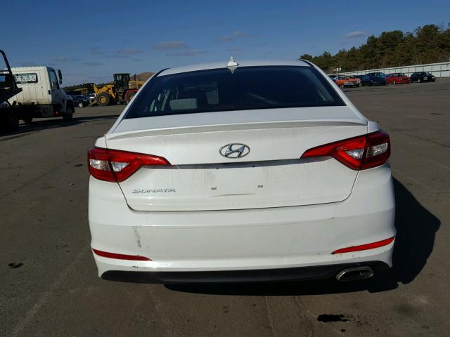 5NPE24AFXFH186748 - 2015 HYUNDAI SONATA SE WHITE photo 9