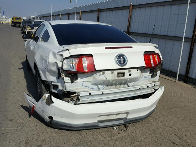 1ZVBP8AM4C5228916 - 2012 FORD MUSTANG WHITE photo 3