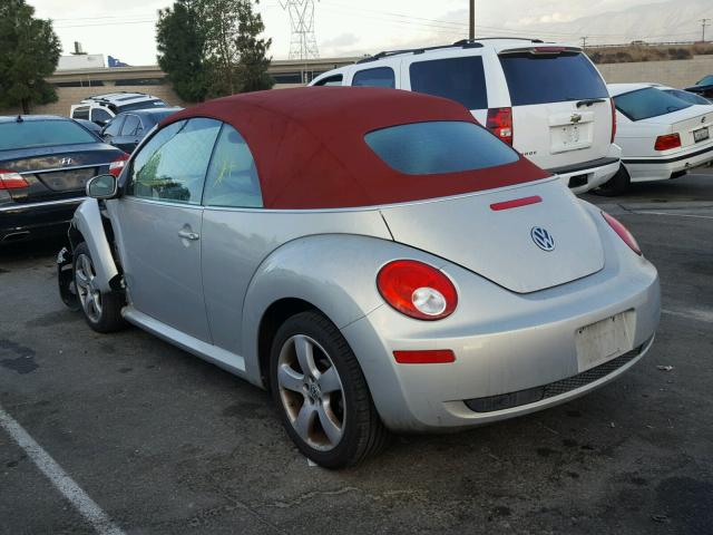 3VWSG31YX9M411813 - 2009 VOLKSWAGEN NEW BEETLE SILVER photo 3