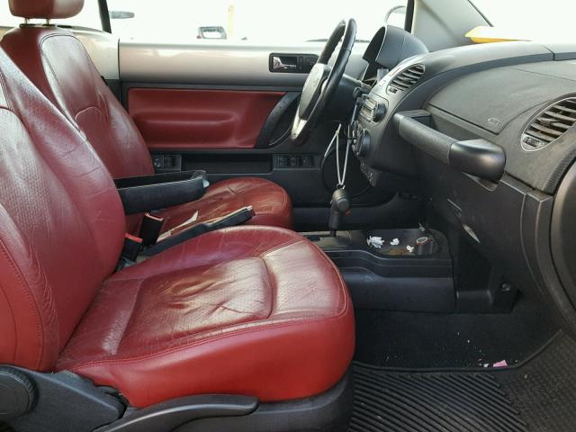 3VWSG31YX9M411813 - 2009 VOLKSWAGEN NEW BEETLE 银色 照片 5